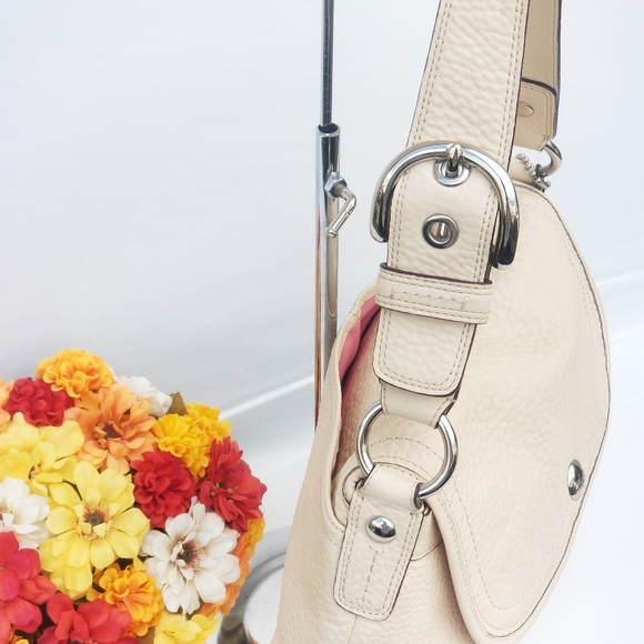 No longer available- COACH HANDBAG CREAM COLOR - Picture 11 of 16